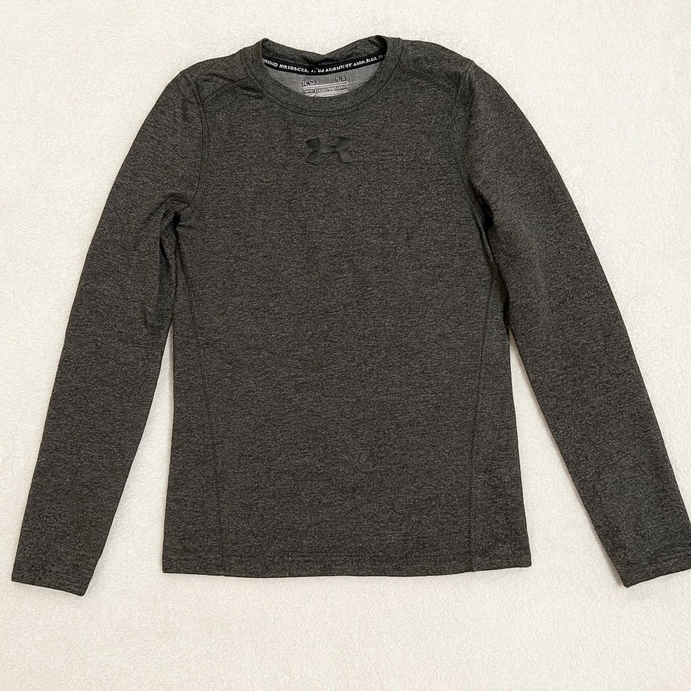 Under armour youth medium long-sleeved fitted athletic top in grey